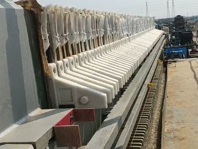 污泥脫水機(jī) 污泥脫水機(jī)